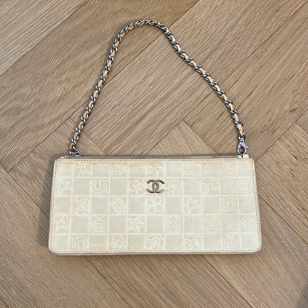 White Chanel shoulder bag